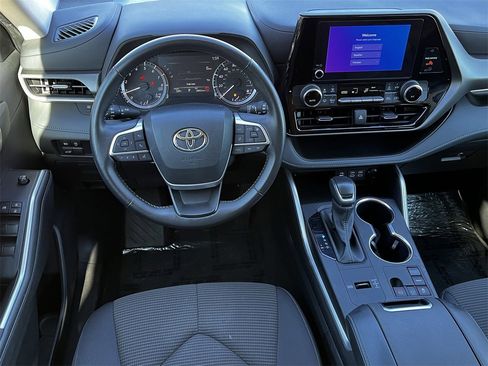 Used 2024 Toyota Highlander LE image 10