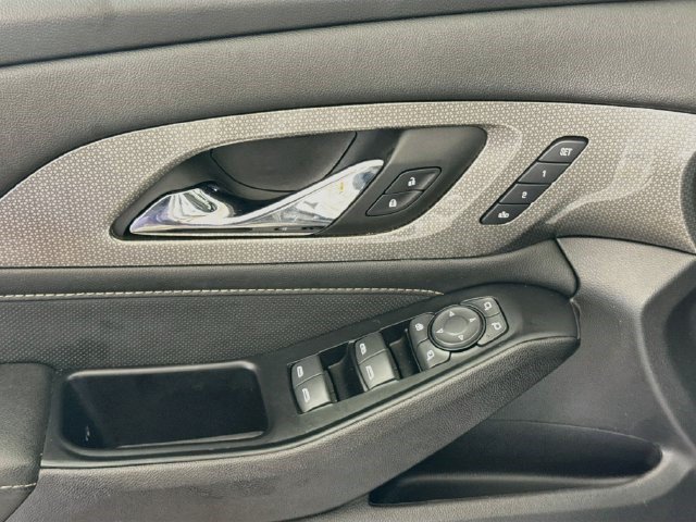 Used 2023 Chevrolet Traverse Premier w/ Redline Edition FWD image 23
