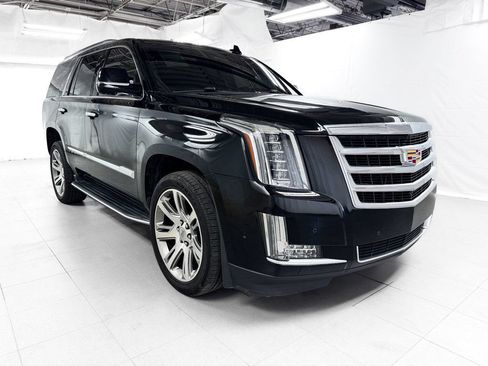 Used 2017 Cadillac Escalade Luxury AWD/4WD image 6