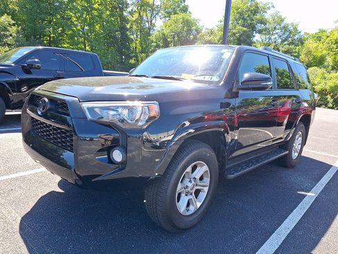 Certified 2019 Toyota 4Runner SR5 Premium AWD/4WD image 2