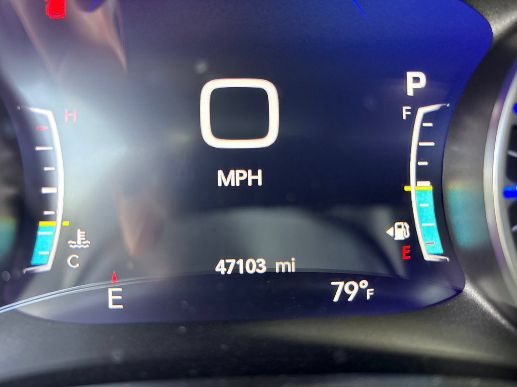 Used 2025 Chrysler Pacifica Limited FWD image 10