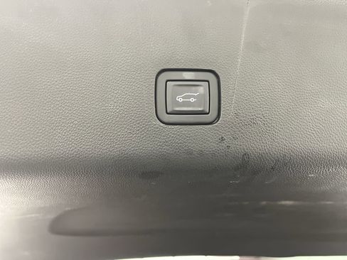 Certified 2023 Chevrolet Traverse LT w/ LT Premium Package image 37