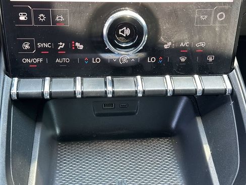 Used 2025 GMC Terrain Elevation w/ Elevation Premium Package AWD/4WD image 34