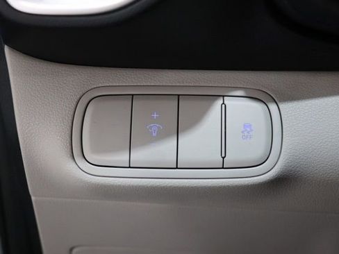 Used 2025 Hyundai Venue SEL FWD image 14