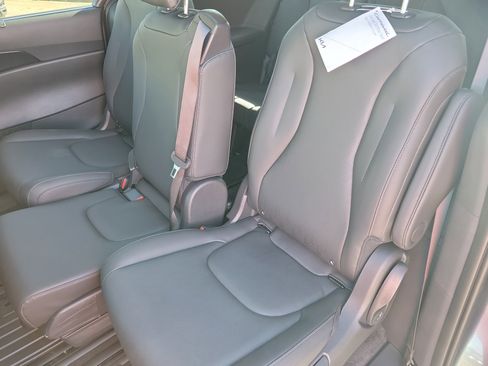 New 2026 Kia Carnival SX image 7