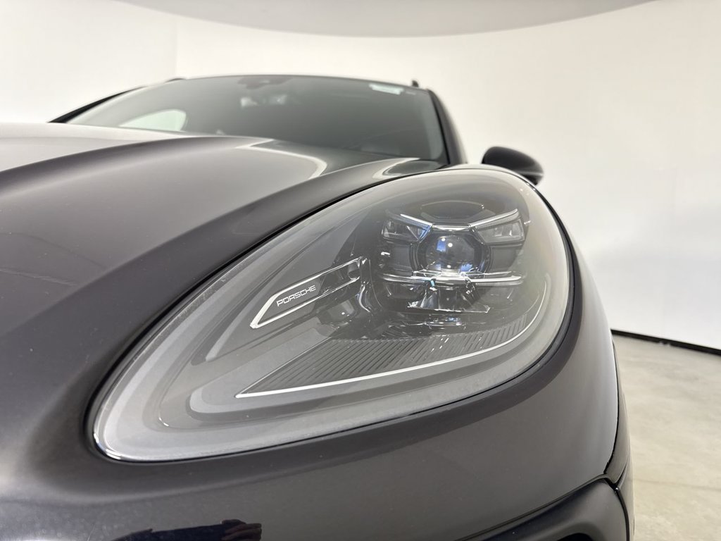 Certified 2024 Porsche Macan S AWD/4WD image 11