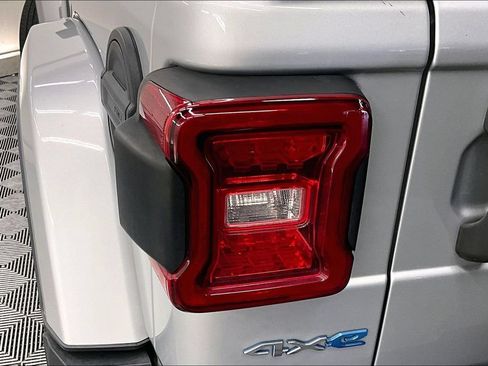 Used 2022 Jeep Wrangler Unlimited Sahara AWD/4WD image 27