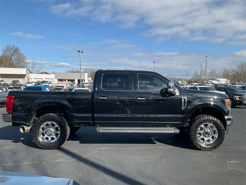 Used 2022 Ford F250 Lariat w/ Chrome Package image 4