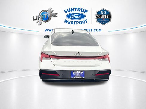 Used 2024 Hyundai Elantra Limited FWD image 4