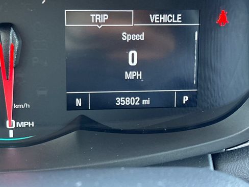 Used 2022 Chevrolet Trax LT w/ LT Convenience Package AWD/4WD image 26