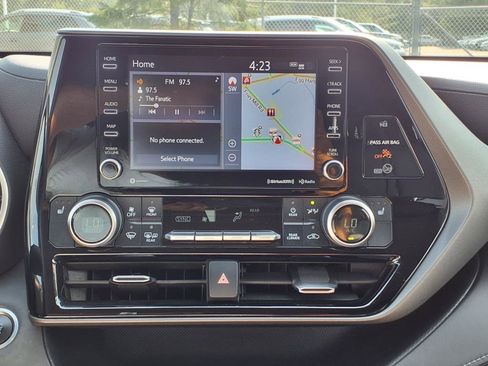 Used 2020 Toyota Highlander XLE image 20