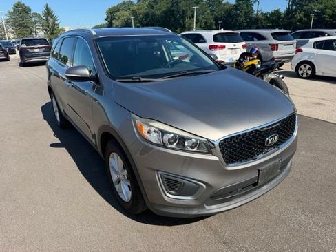 Used 2016 Kia Sorento FWD w/ LX Convenience Package image 2
