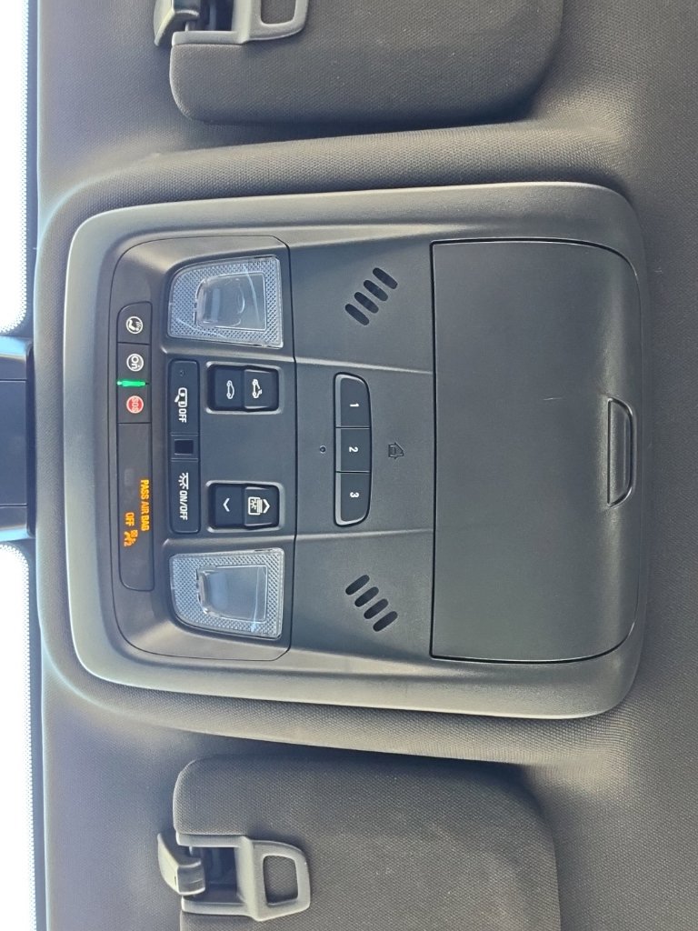 Used 2025 Cadillac XT6 Luxury FWD image 24
