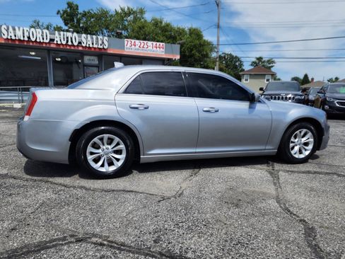 Used 2015 Chrysler 300 Limited RWD image 12