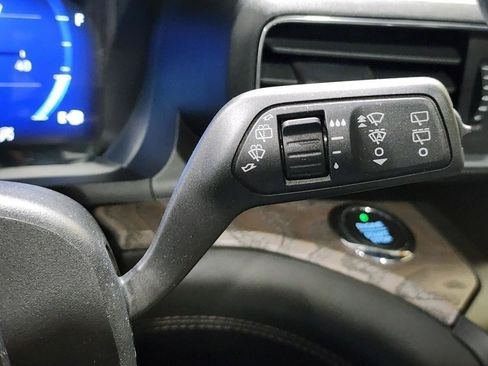 Used 2020 Ford Explorer Platinum w/ Premium Technology Package AWD/4WD image 12