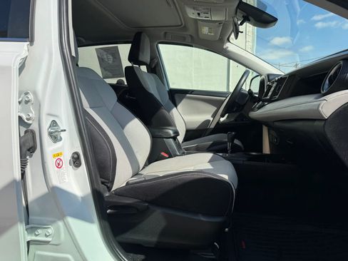 Used 2018 Toyota RAV4 XLE image 22