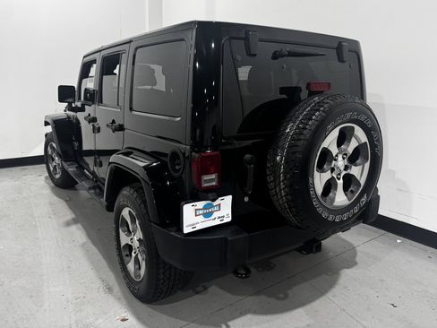 Used 2018 Jeep Wrangler Unlimited Sahara w/ Dual Top Group image 33