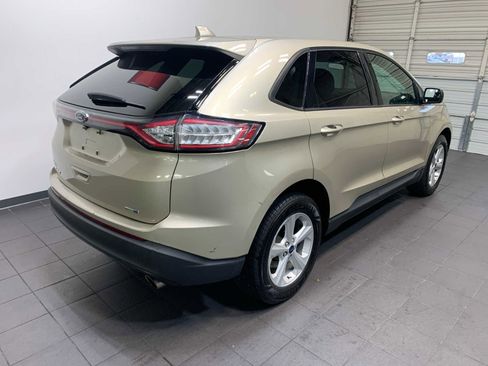 Used 2018 Ford Edge SE image 3
