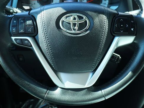 Used 2017 Toyota Sienna SE Premium image 61