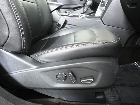 Used 2018 Ford Explorer Limited w/ Equipment Group 301A AWD/4WD image 14