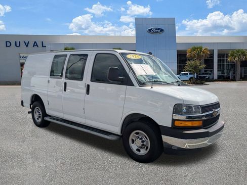 Used 2024 Chevrolet Express 2500 w/ Driver Convenience Package RWD image 2