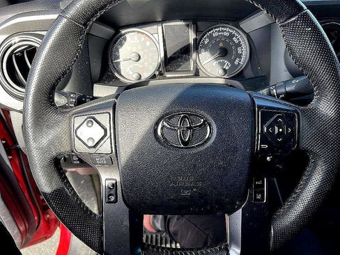 Used 2019 Toyota Tacoma TRD Off-Road image 17
