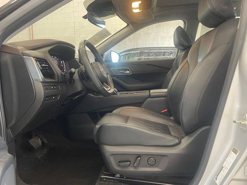 Used 2022 Nissan Rogue Platinum w/ Head-Up Display Package FWD image 10