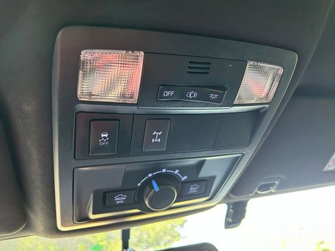 Used 2017 Toyota Tacoma TRD Sport AWD/4WD image 29