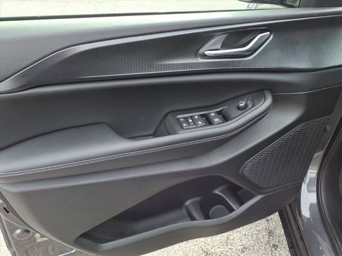 New 2025 Jeep Grand Cherokee Altitude image 8