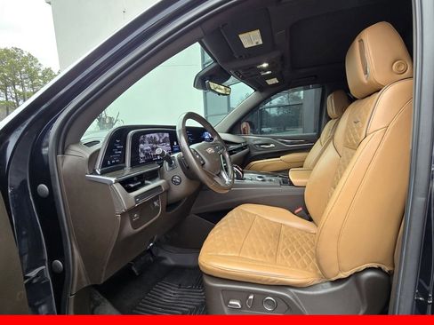 Used 2021 Cadillac Escalade Premium Luxury image 2