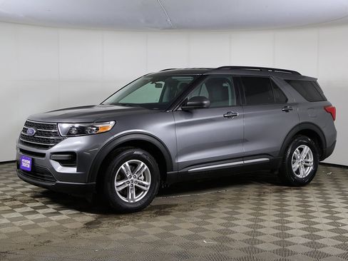 Used 2022 Ford Explorer XLT image 6