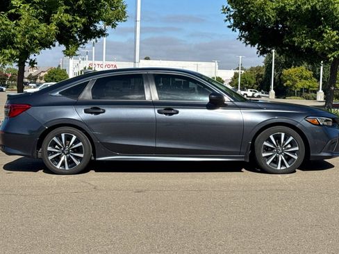 Used 2023 Honda Civic EX image 3
