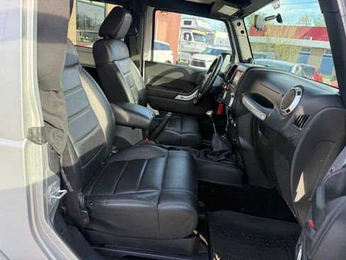 Used 2012 Jeep Wrangler Rubicon w/ PWR Convenience Group AWD/4WD image 26