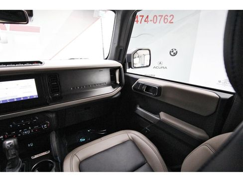 Used 2023 Ford Bronco Wildtrak image 8