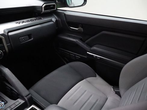 Used 2025 Toyota Tacoma TRD Off-Road AWD/4WD image 25