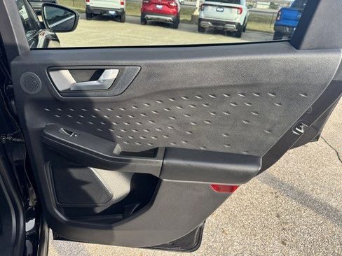 Used 2020 Ford Escape Titanium image 34