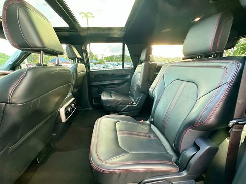 Used 2022 Ford Expedition Max Limited RWD image 4
