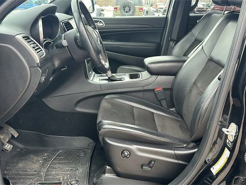 Used 2021 Jeep Grand Cherokee Laredo X image 12