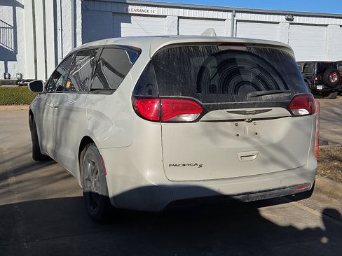 Used 2019 Chrysler Pacifica Touring Plus w/ S Appearance Package image 3