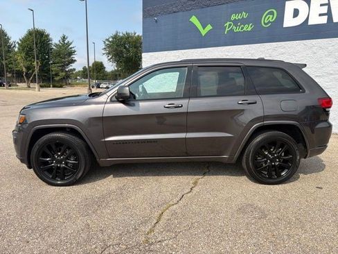 Used 2019 Jeep Grand Cherokee Altitude AWD/4WD image 2