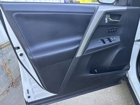 Used 2013 Toyota RAV4 Limited AWD/4WD image 7