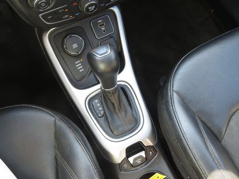 Used 2020 Jeep Compass Latitude AWD/4WD image 23