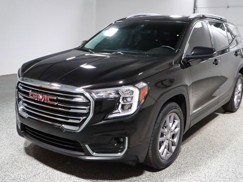 Used 2024 GMC Terrain SLT FWD image 31
