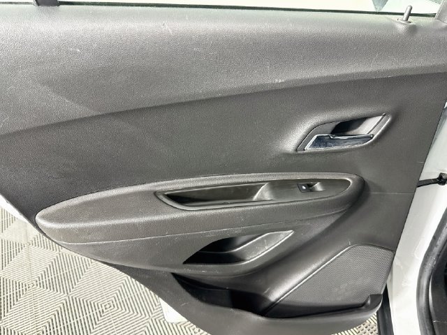 Used 2018 Chevrolet Trax LS FWD image 21