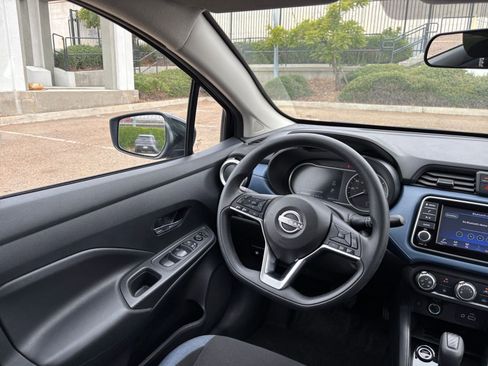 Used 2025 Nissan Versa SV FWD image 32