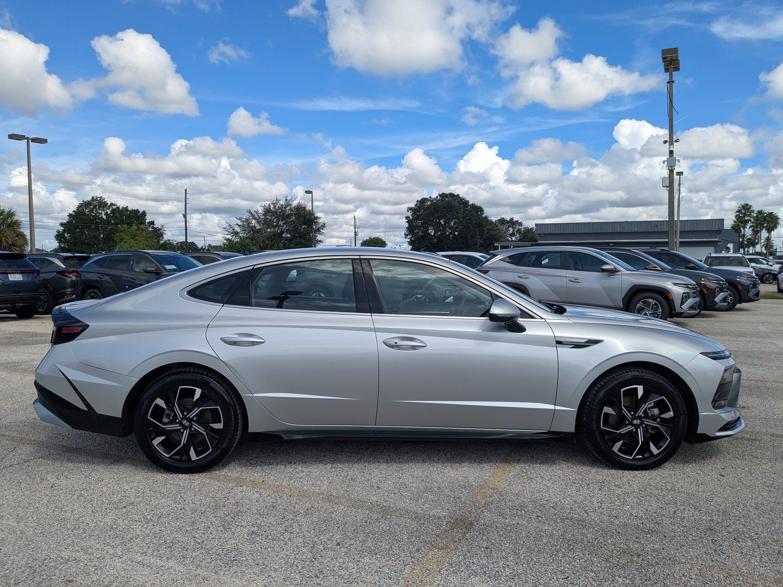 Certified 2025 Hyundai Sonata SEL FWD image 4