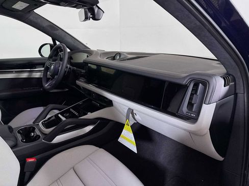 New 2025 Porsche Cayenne Turbo image 22