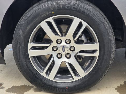 Used 2023 Ford Expedition Limited image 8