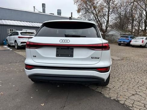 Used 2025 Audi Q6 e-tron Premium Plus w/ Premium Plus AWD/4WD image 4