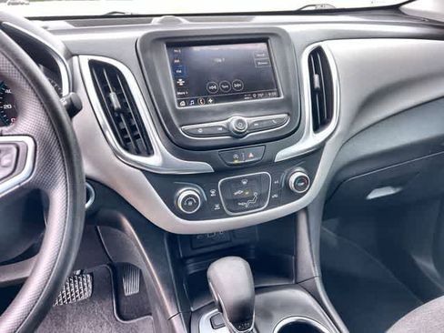 Used 2022 Chevrolet Equinox LS image 18